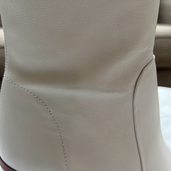 Schutz. Anaflor Pearl Tumbled Leather Boot. 7.5 - Picture 6 of 14